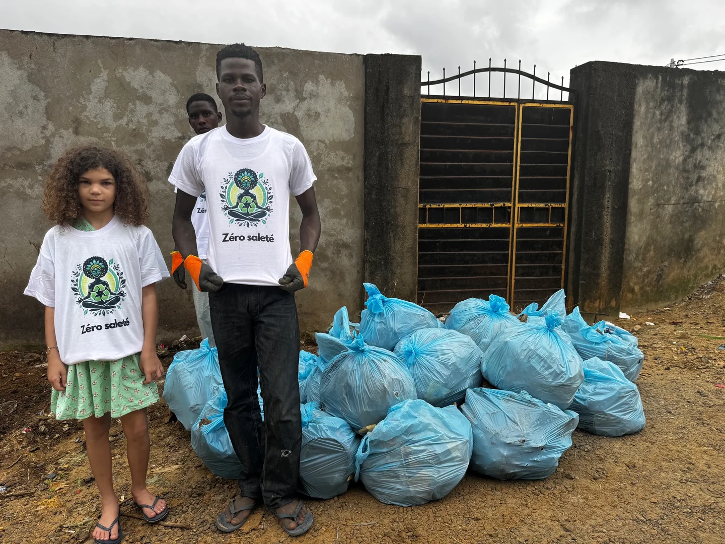 Zéro saleté pour un Gabon plus propre: Retour sur la journée de nettoyage de la rivière Tsini avec l’ONG Gabon Terre d’Avenir